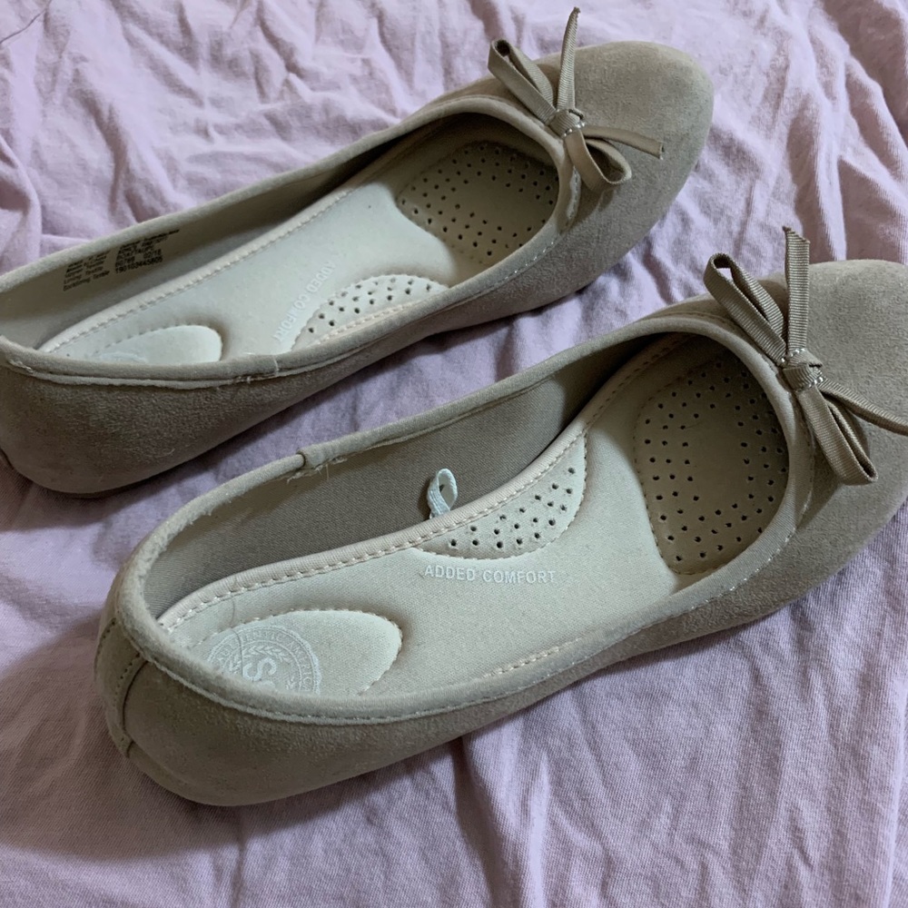Cute tan flats!